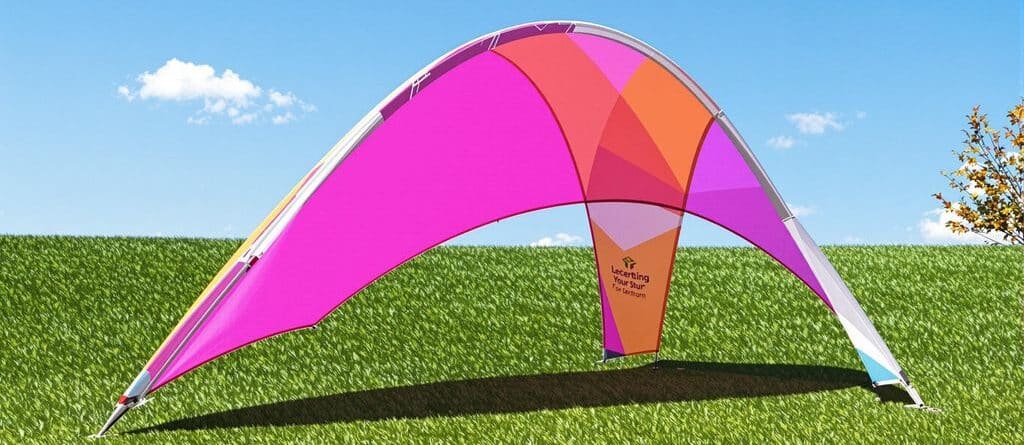 Teardrop banner, outdoor event, blue sky, green grass.